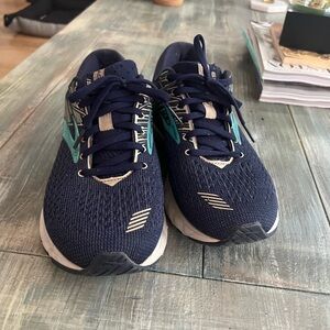 Brooks Adrenaline W/ 9,5 / wide